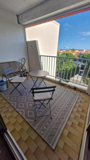 Le Corail Grand studio Vue mer avec loggia - Plage et port à 5 min à pied - parking privatif - Draps et ménage inclus